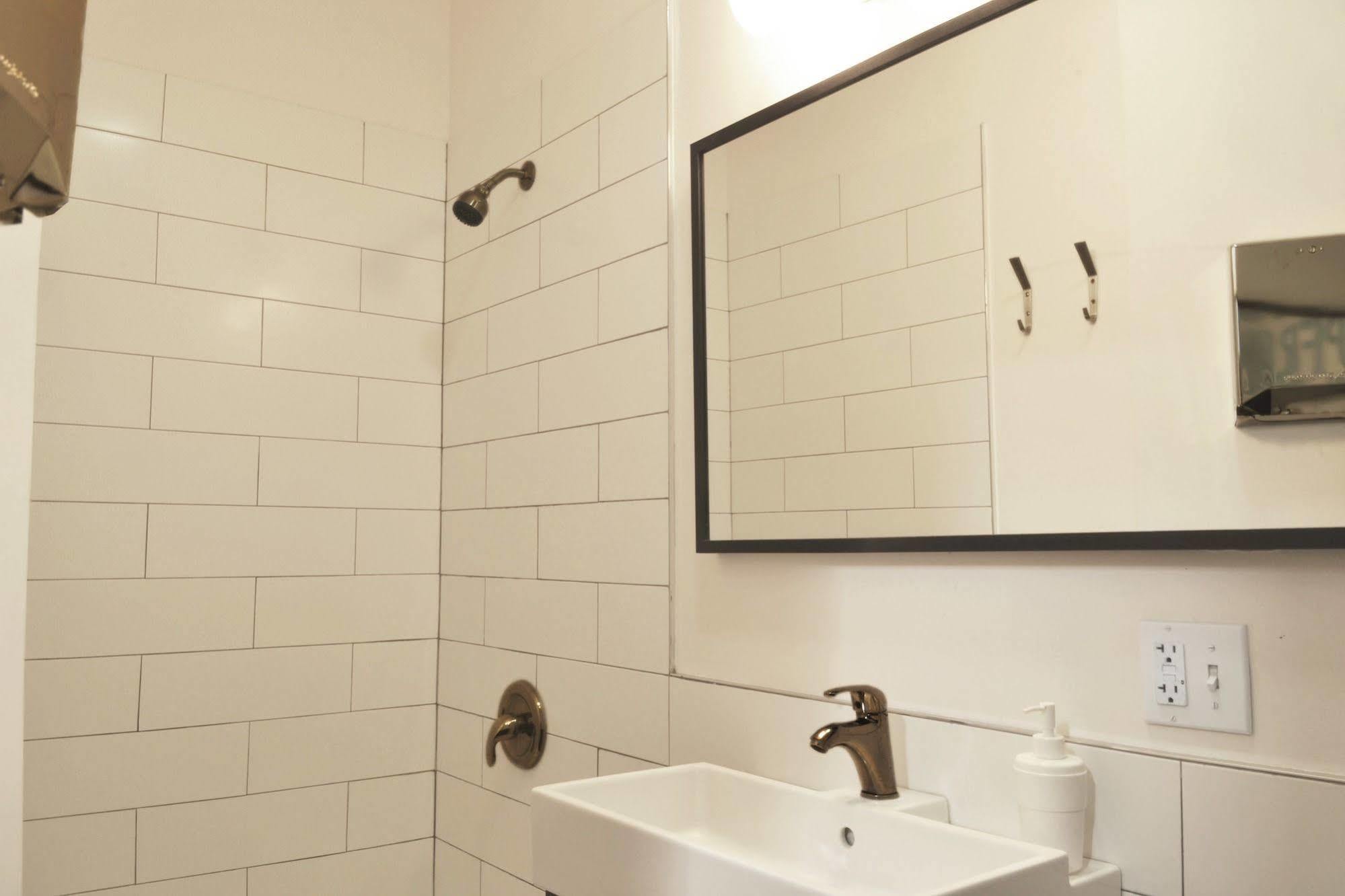 Holiday Jones Hostel Chicago Ngoại thất bức ảnh