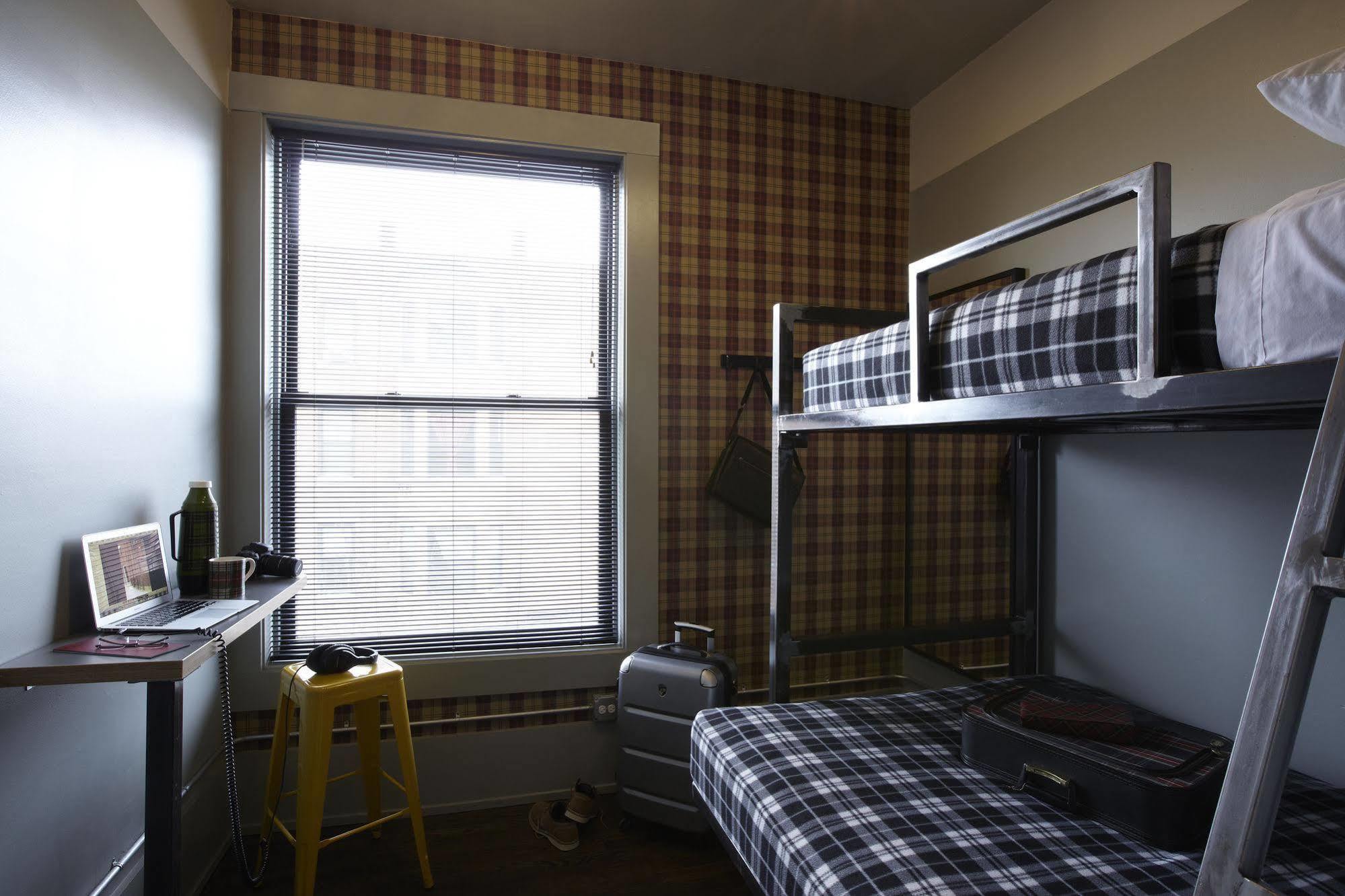 Holiday Jones Hostel Chicago Ngoại thất bức ảnh